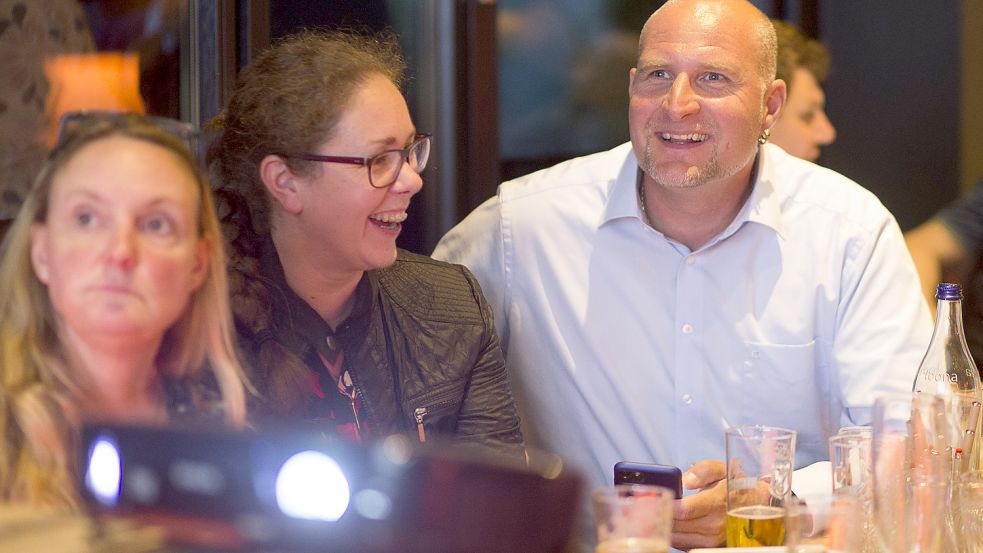 Andreas ten Hove (rechts) ist eines der neuen Gesichter der SPD im künftigen Rat. Er zählte zu den Gewinnern des Wahlabends im „Kater“. Foto: J. Doden