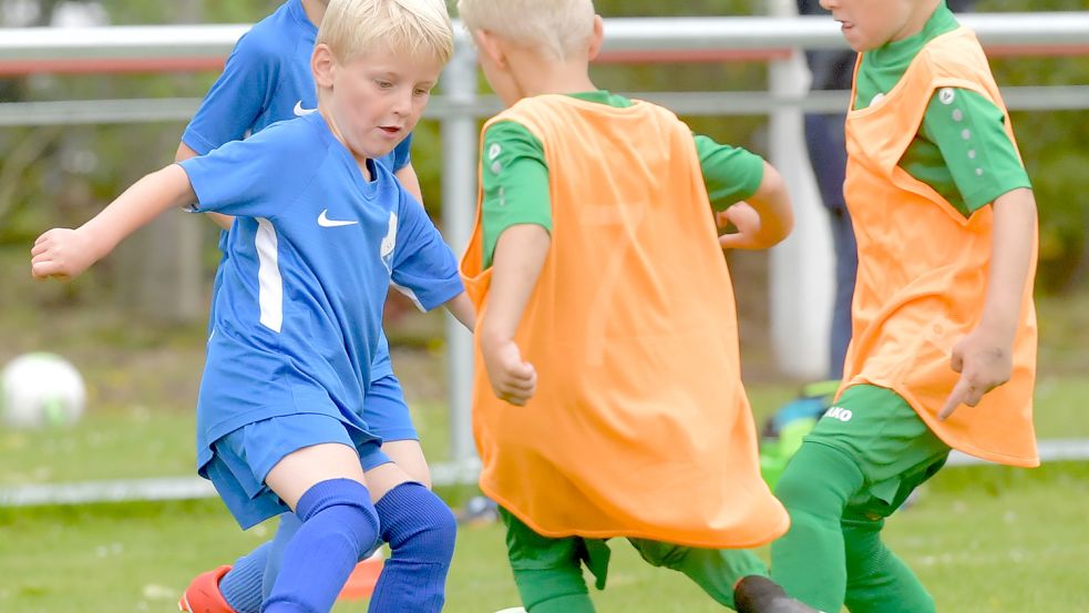 Aufgrund der kleinen Teams – es wird „Drei gegen Drei“ gespielt – haben die Kinder viele Ballkontakte.
