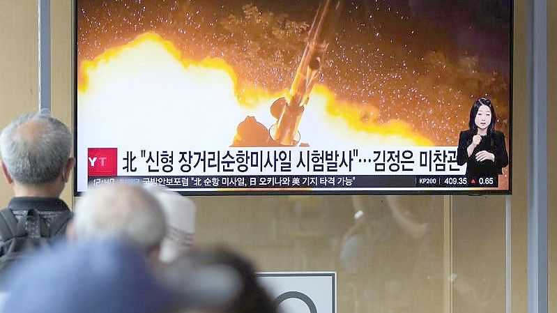Eine Nachrichtensendung vom 13. September 2021 zeigt einen Marschflugkörper-Test Nordkoreas. Foto: Lee Jin-Man/AP/dpa