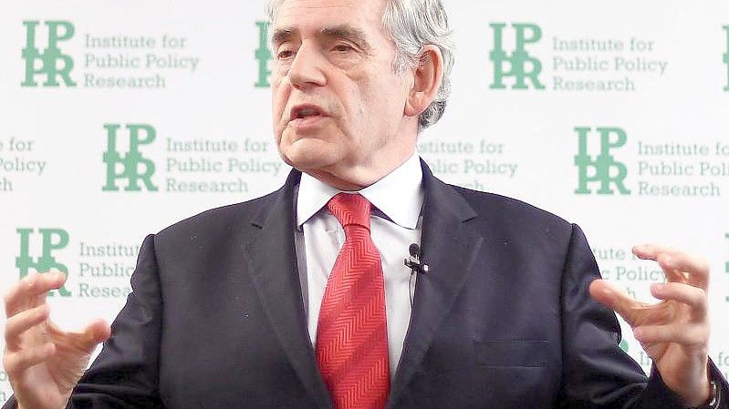 Großbritanniens Ex-Premier Gordon Brown bei einer Rede am Institute for Public Policy Research (IPPR). Brown wird Botschafter der Weltgesundheitsorganisation (WHO) für die weltweite Gesundheitsfinanzierung. Foto: Victoria Jones/PA Wire/dpa
