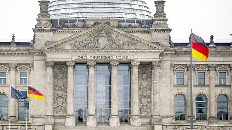 Eine Studie der Universität Hohenheime ergab: Die Meinung von Frauen zur politischen Diskussionen wird seltener eingefordert. Foto: Carsten Koall/dpa