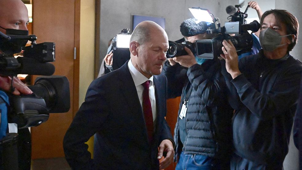 Bundesfinanzminister Olaf Scholz (SPD) sagt dann doch lieber persönlich im Finanzausschuss zu den Vorwürfen gegen die ihm unterstellte Geldwäsche-Spezialeinheit aus. Foto: Foto: Schwarz/AFP