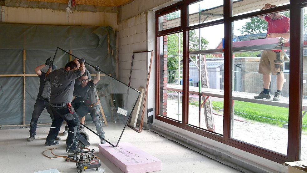 In dieser Woche bekam der Neubau der Kita Westerhusen seine Fenster. Foto: Wagenaar