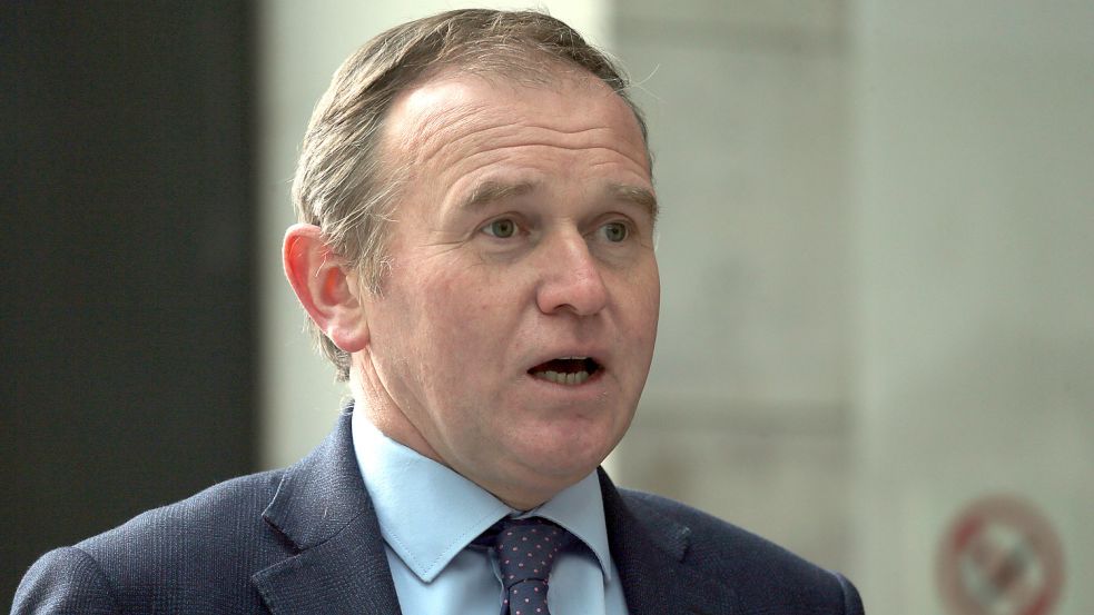 Er Will die CO2 produzierenden Unternehmen mit einer Millionensumme unterstützen: Großbritanniens Umweltminister George Eustice. Foto: Salci/ZUMA Wire/DPA