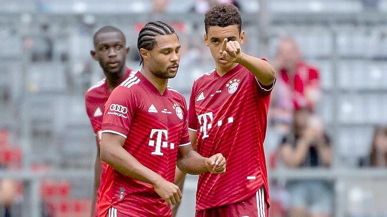 Haben wieder beim FC Bayern mittrainiert: Serge Gnabry (l) und Jamal Musiala. Foto: Sven Hoppe/dpa