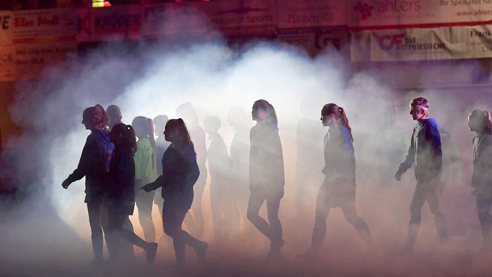 Für die Finalisten der jeweiligen Wettbewerbe wird es immer sehr besonders: Sie laufen im Nebel und Spotlight in die Arena. Archivfoto: Ortgies