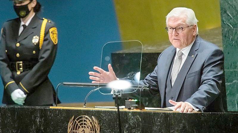 Bundespräsident Frank-Walter Steinmeier spricht in der 76. Generaldebatte der UN-Vollversammlung im Hauptquartier der Vereinten Nationen. Foto: Bernd von Jutrczenka/dpa