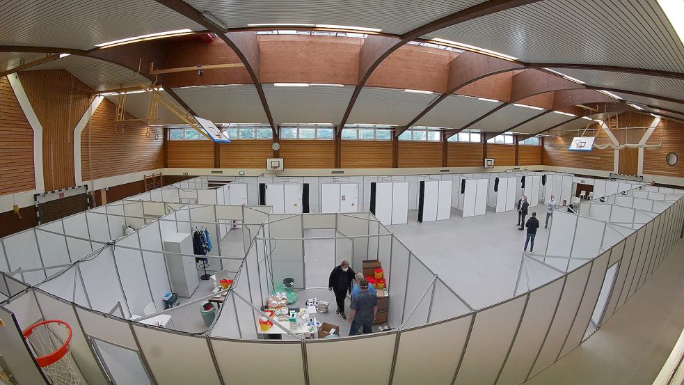 Die Turnhalle in Georgsheil wurde im Dezember zum Impfzentrum umgebaut. Bald kann dort wieder Sport getrieben werden. Foto: Landkreis Aurich
