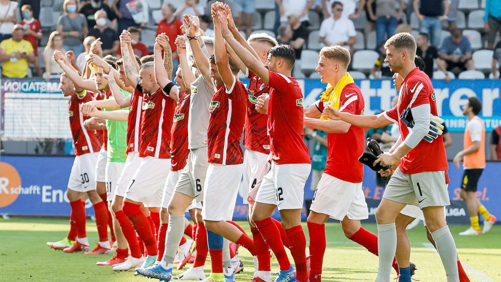 Die Freiburger werden sich ein letztes Mal im Dreisamstadion bei den Fans bedanken. Foto: imago images/Beautiful Sports