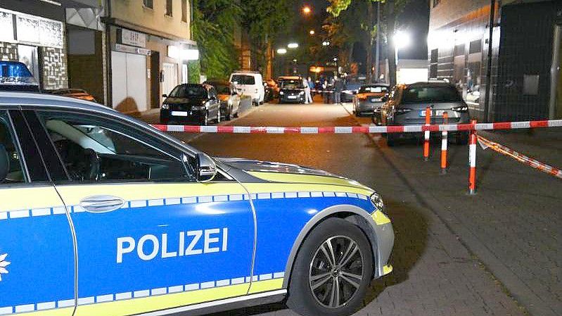 Das Areal um eine Gaststätte in Waldhof, wo in der Nacht die Schüsse gefallen sind. Foto: Rene Priebe/dpa