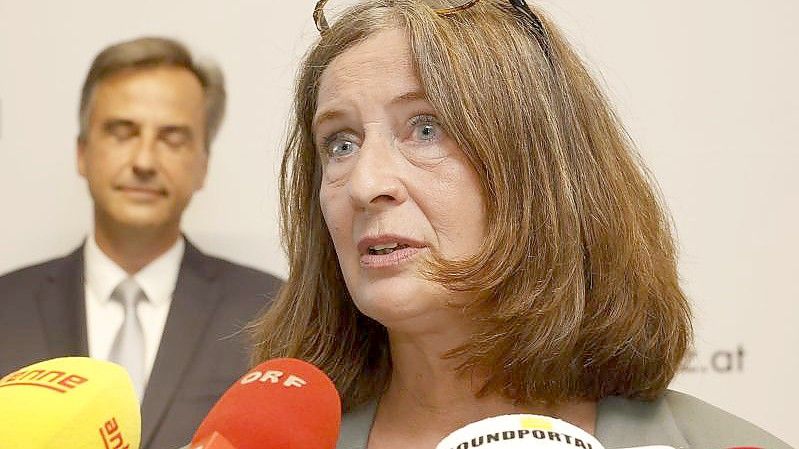 Elke Kahr ließ es offen, ob sie die erste KPÖ-Bürgermeisterin in einer österreichischen Landeshauptstadt wird. Foto: Erwin Scheriau/APA/dpa
