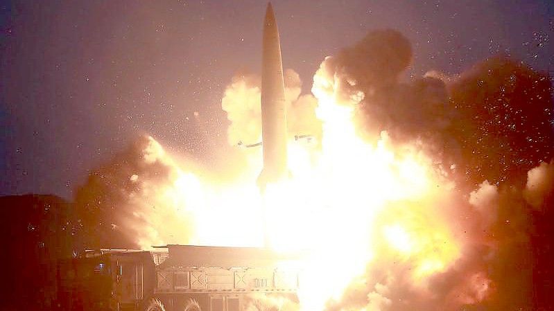 Dieses von der staatlichen nordkoreanischen Nachrichtenagentur KCNA aus dem Jahr 2019 zur Verfügung gestellte Foto soll den Start einer Rakete in Nordkorea zeigen. (Archivbild). Foto: -/KCNA/dpa