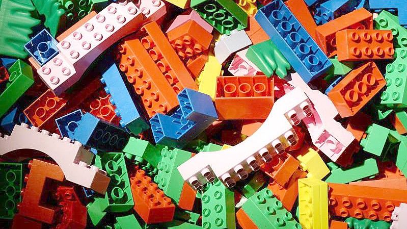 Lego kann im ersten Halbjahr 2021 eine starke Nachfrage verzeichnen. Foto: Jens Kalaene/ZB/dpa