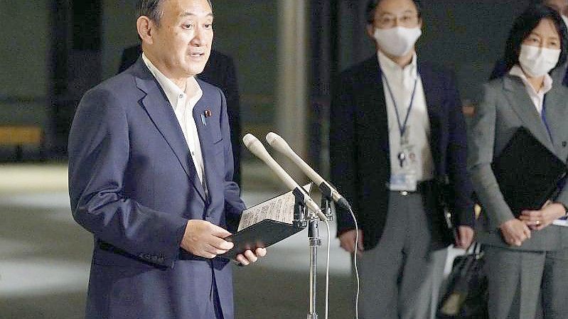 Japans Ministerpräsident Yoshihide Suga verkündet das Ende des Corona-Notstands in Japan. Foto: -/kyodo/dpa