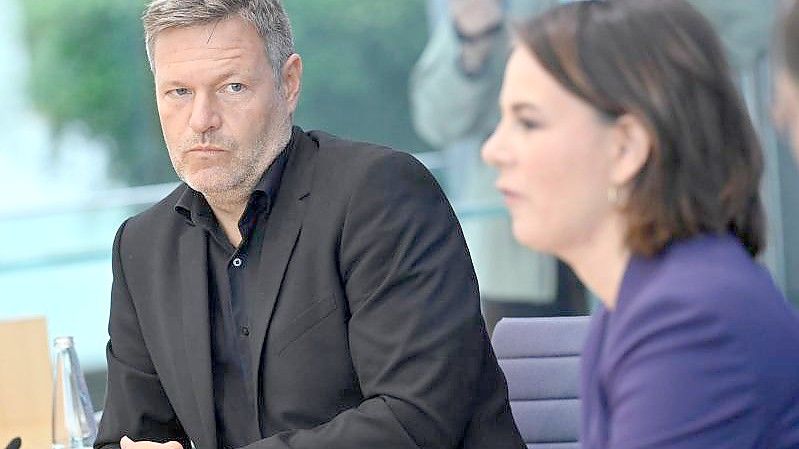 Robert Habeck und Annalena Baerbock bei einer Pressekonferenz zum Ausgang der Bundestagswahl. Foto: Bernd Von Jutrczenka/dpa