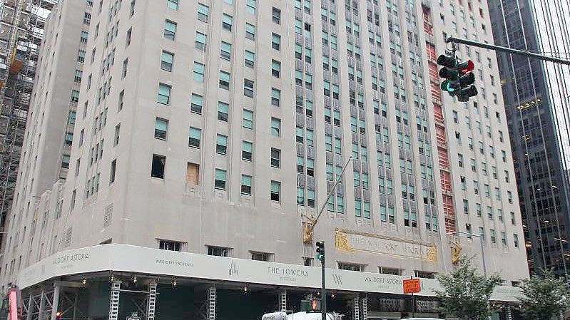 Das berühmte Luxushotel an der Park Avenue wird 90 Jahre alt, bleibt aber erstmal weiter wegen Renovierung geschlossen. Foto: Christina Horsten/dpa
