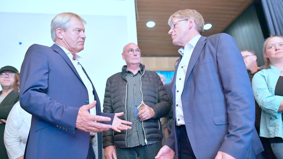 Dieser Konflikt wirkt nach: Im Mai 2019 verlor Hardwig Kuiper (links) die Bürgermeisterwahl gegen Horst Feddermann. Foto: Archiv/Ortgies