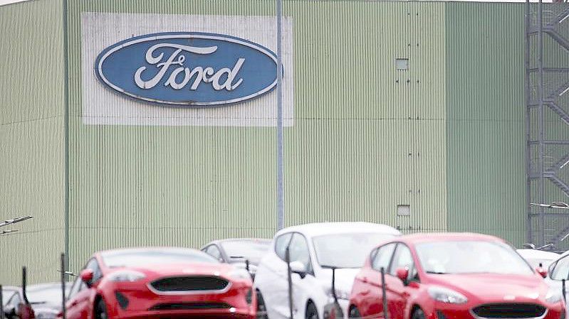 Wegen Halbleiter-Lieferproblemen muss der Autobauer Ford in Köln bis Ende Oktober seine Produktion stoppen. Foto: Oliver Berg/dpa