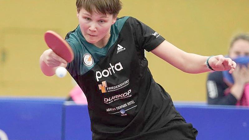 Die deutschen Tischtennis-Frauen um Nina Mittelham besiegten Polen deutlich. Foto: Jörg Carstensen/dpa