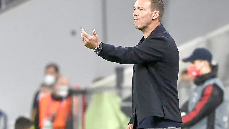 Bayern-Trainer Julian Nagelsmann muss Benjamin Pavard ersetzen. Foto: Sven Hoppe/dpa