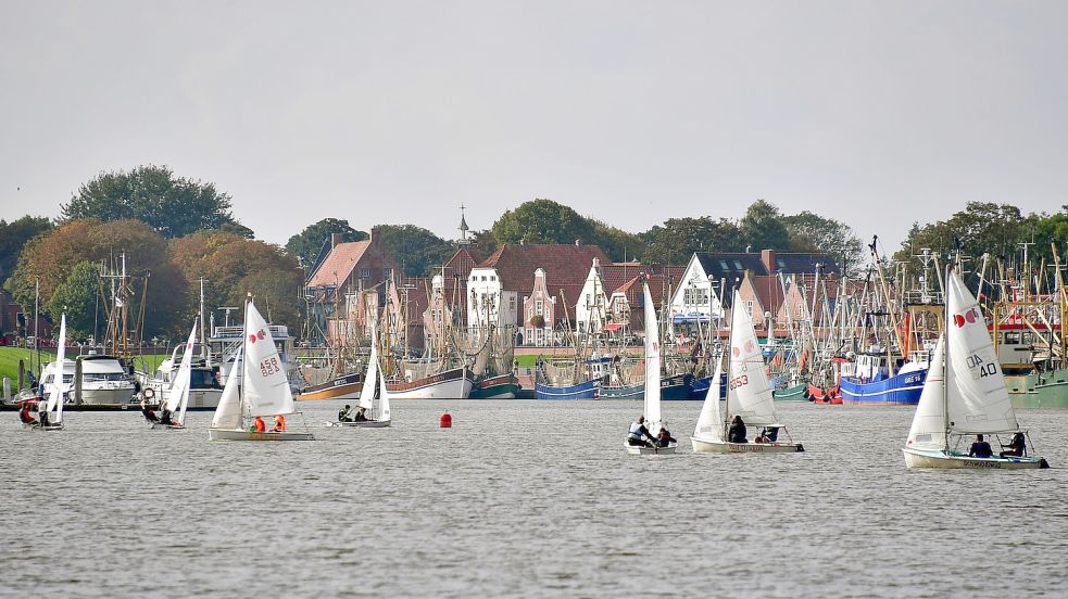 Die jüngste Segelregatta für Jugendliche fand am Wochenende im Hafen von Greetsiel statt. Foto: Wagenaar