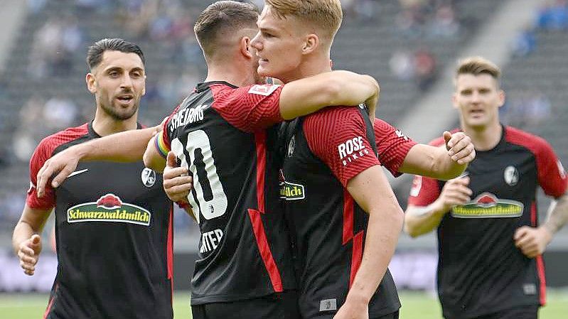 Der SC Freiburg bleibt in der Bundesliga weiterhin ungeschlagen und gewinnt auch bei Hertha BSC in Berlin. Foto: Soeren Stache/dpa-Zentralbild/dpa