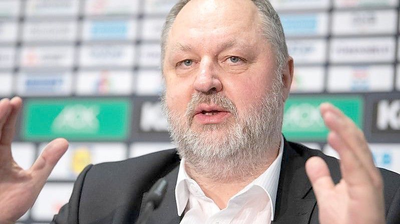 Andreas Michelmann, Präsident des Deutschen Handballbunds (DHB), spricht während einer Pressekonferenz. Foto: Marius Becker/dpa