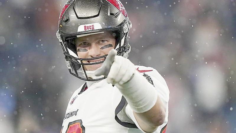 Hat beim Spiel gegen die Patriots einen weiteren Rekord aufgestellt: Quarterback Tom Brady von Tampa Bay. Foto: Steven Senne/AP/dpa