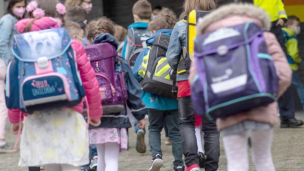 Kinder und Jugendliche haben einen belastenderen Schulalltag durch die Pandemie. Symbolfoto: Bernd Thissen/dpa