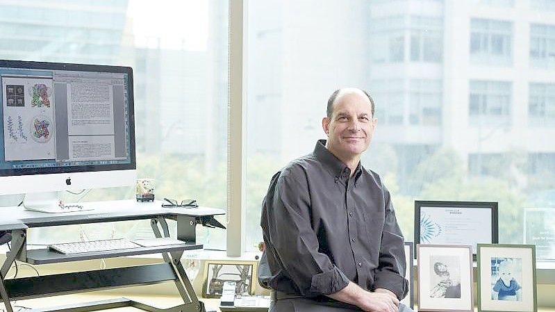 David Julius in seinem Büro an der UCSF Mission Bay. Foto: Steve Babuljak/University of California San Francisco/dpa