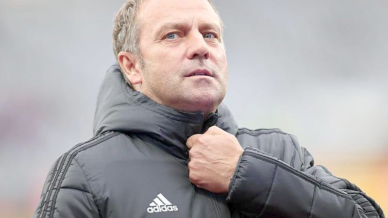 Bundestrainer Hansi Flick bereitet die deutsche Nationalmannschaft in Hamburg auf die anstehenden Aufgaben vor. Foto: Christian Charisius/dpa