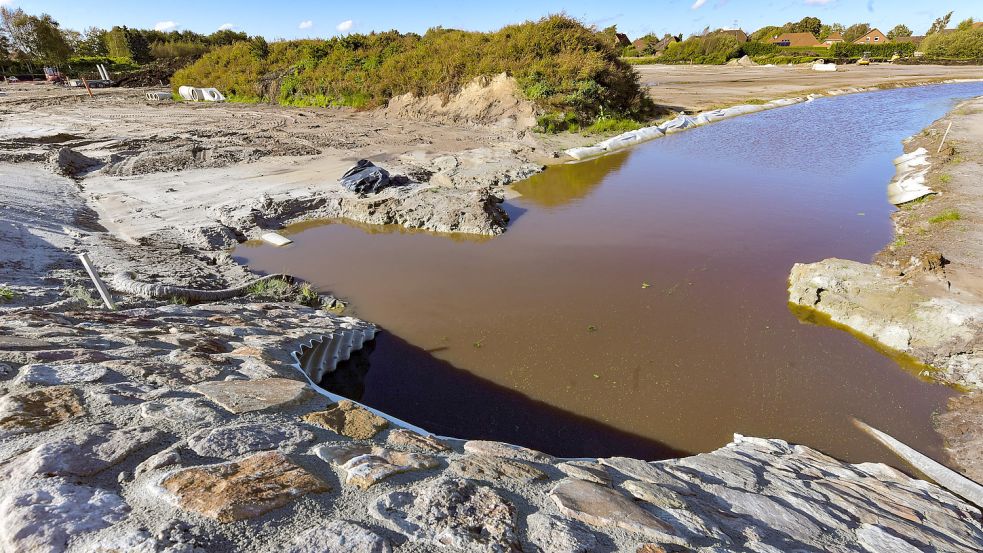Das Besondere an dem neuen Baugebiet ist ein Kanal, der Wohnen am Wasser ermöglicht. Foto: Ortgies