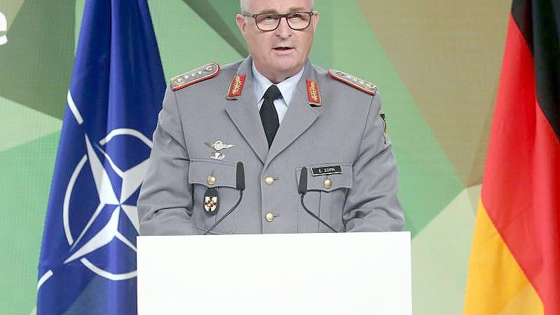 Generalinspekteur Eberhard Zorn bei der Bilanzdebatte des Verteidigungsministeriums. Foto: Wolfgang Kumm/dpa