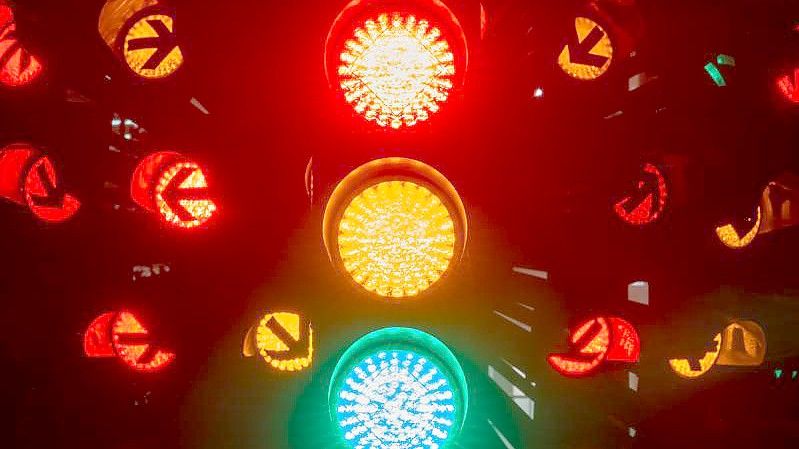 SPD, Grüne und FDP wollen ausloten, ob eine sogenannte Ampel-Koalition möglich sein könnte. Foto: Peter Kneffel/dpa