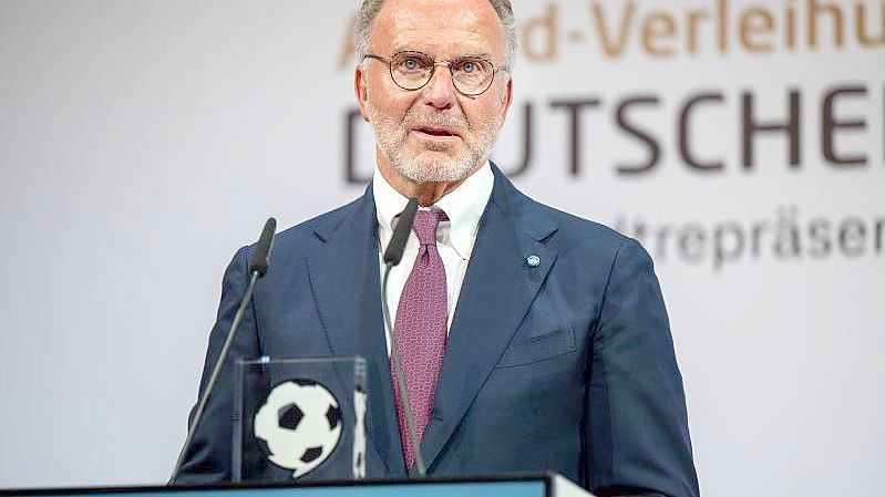Karl-Heinz Rummenigge lobt den neuen Bundestrainer Hansi Flick. Foto: Monika Skolimowska/dpa-Zentralbild/dpa