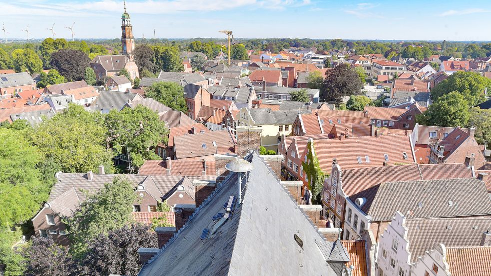 Wie viele Menschen leben unter den Dächern der Stadt Leer (im Bild die Altstadt)? Das wird unter anderem beim Zensus 2022 ermittelt. Foto: Ortgies/Archiv