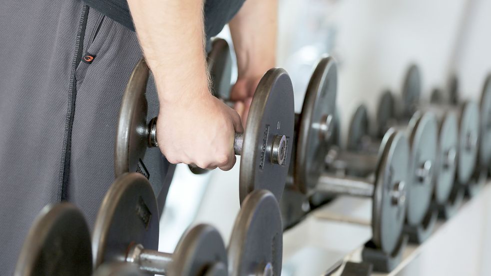 Manche Fitnessstudios seien mit Kunden unfair umgegangen, sagt die Verbraucherzentrale. Foto: Berg/dpa