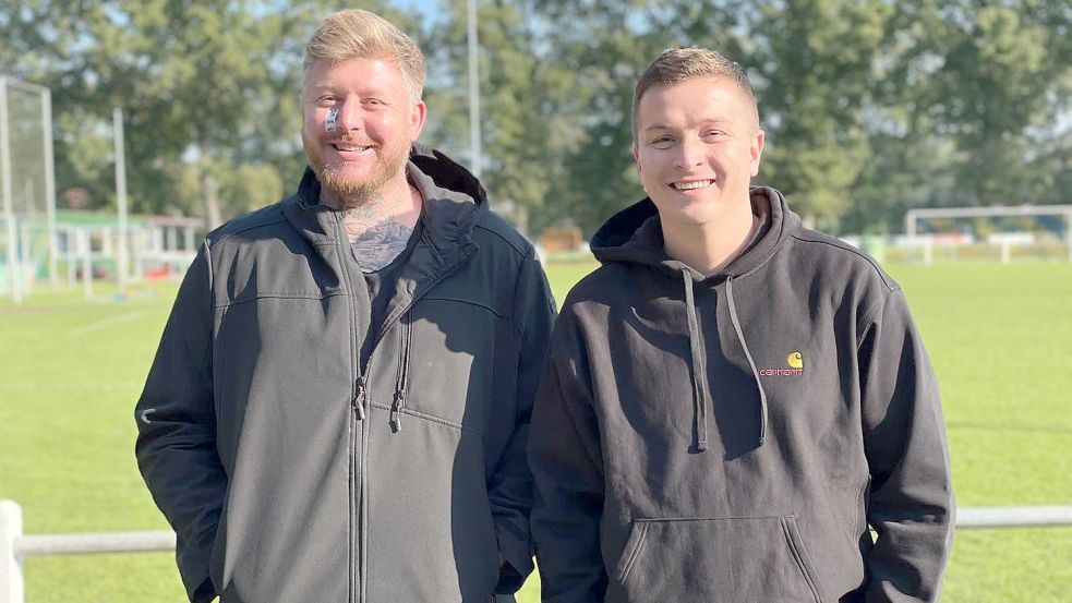 Influencer Aaron Troschke (rechts) besuchte Wilke Zierden in Steenfelde. Foto: Privat