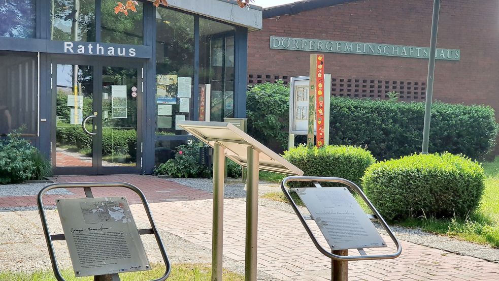 Eines von mehreren Problemfeldern im Rat- und Dörfergemeinschaftshaus ist der Brandschutz im Jemgumer Rathaus. Nach den Worten von Bürgermeister Hans-Peter Heikens wird gerade an einer vernetzten Rauchmeldeanlage gearbeitet. Foto: Gettkowski