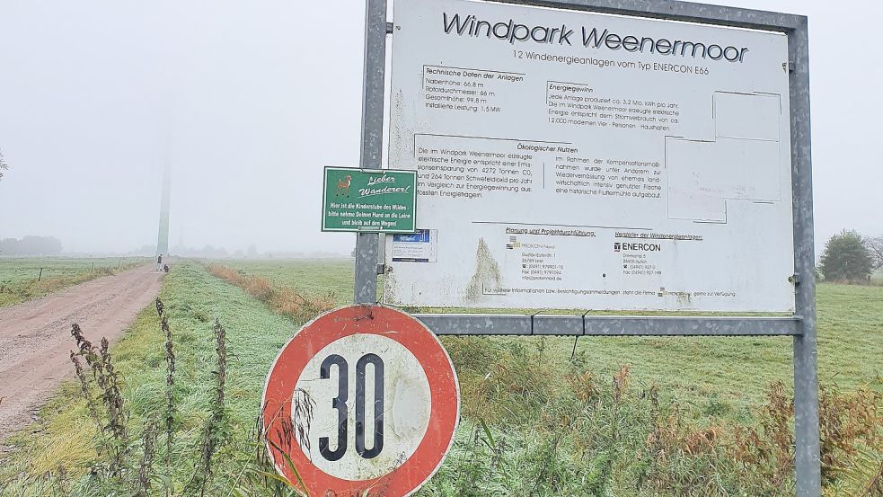 Die Enercon-Anlagen im Windpark Weenermoor stammen aus dem jahr 1998. Sie sollen durch leistungsstärkere Windkraftanlagen ersetzt werden. Foto: Gettkowski