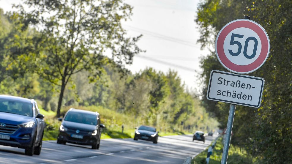 Streckenweise gilt auf der kaputten Straße Tempo 50. Foto: Ortgies