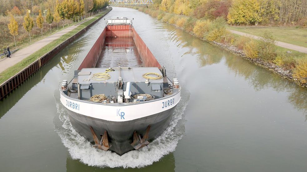 Vielleicht auch ein Kandidat für „Vertical Wetlands“: Der Dortmund-Ems-Kanal mit seiner Spundwand. Foto: Roland Weihrauch
