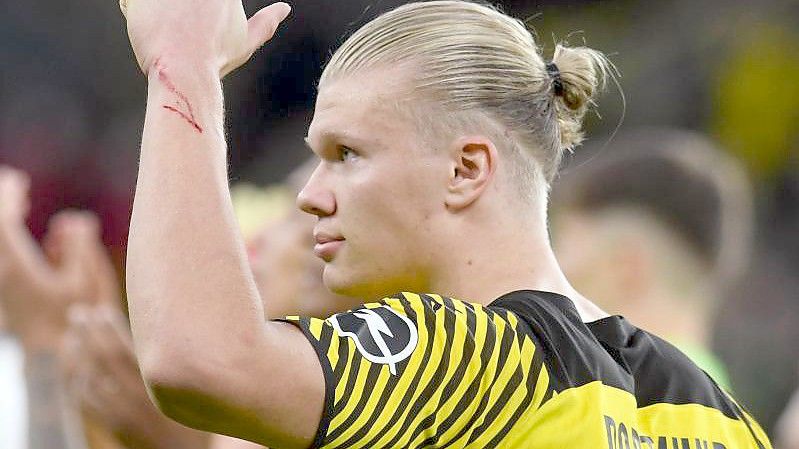 Steht bei Manchester offenbar ganz hoch im Kurs: BVB-Torjäger Erling Haaland. Foto: Bernd Thissen/dpa