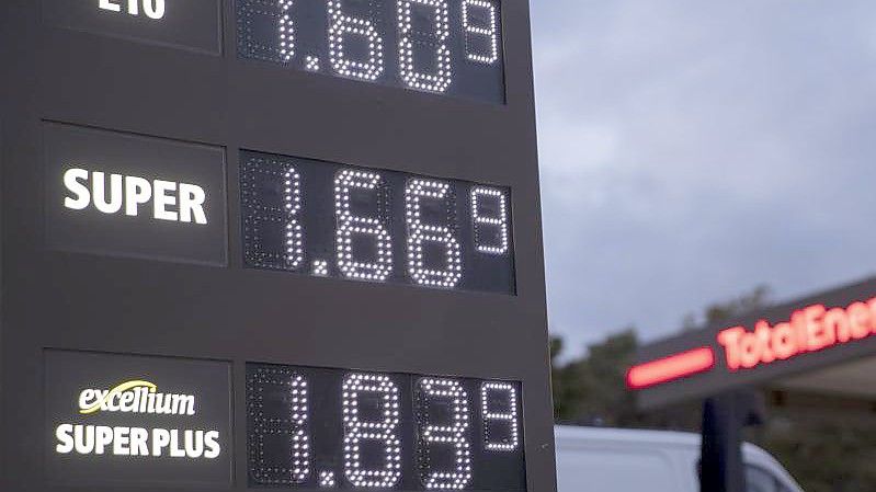 Die Preise für Benzin sind im September stark gestiegen. Foto: Carsten Koall/dpa