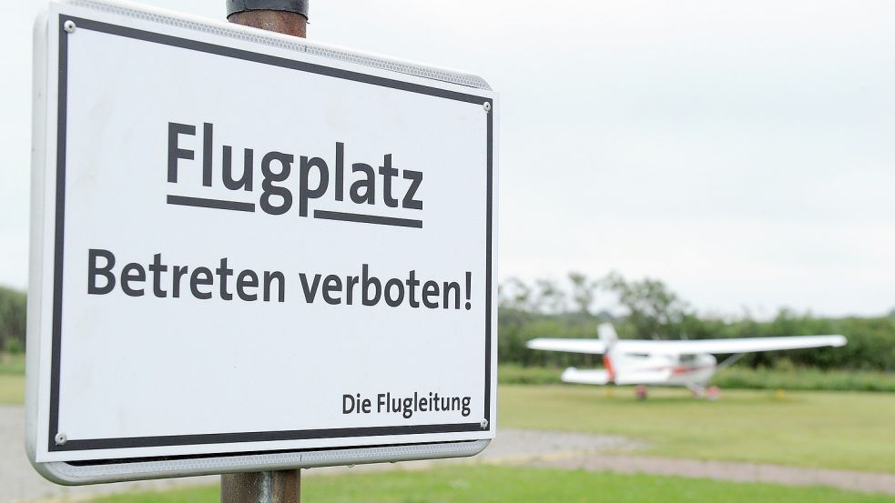 Anfang August hatte der Flugplatz auf Langeoog schließen müssen: Es gab nicht genügend Flugleiter auf der Insel. Archivfoto: DPA