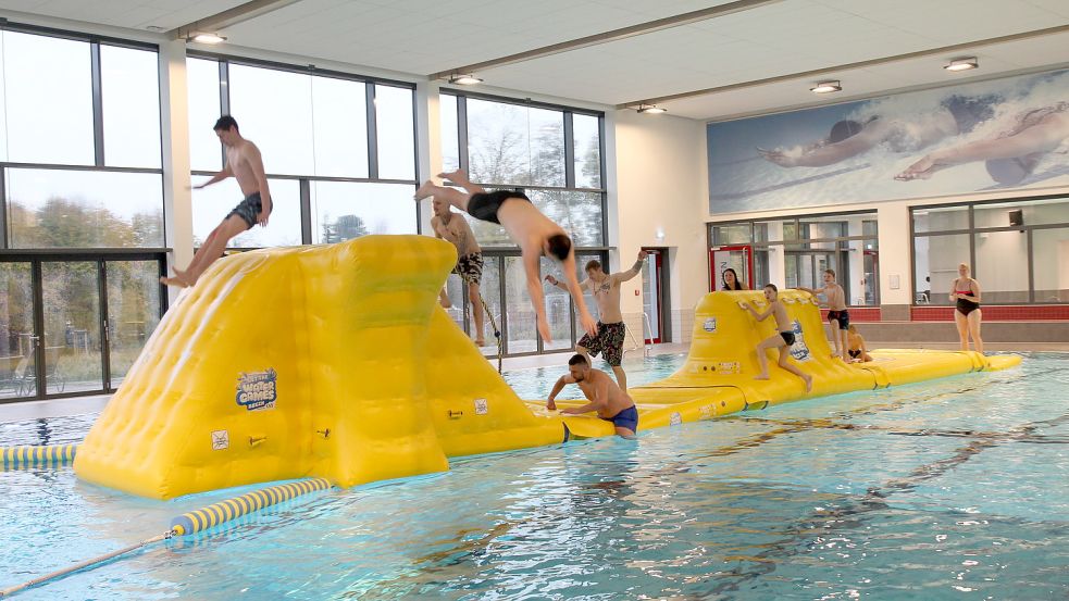 Bevor man im Plytje so toben kann, sollte man schwimmen können. Manches Kind muss seinen Schwimmkurs erst einmal abbrechen. Geld zurück gibt es nicht, aber eine andere Lösung. Bild: Archiv