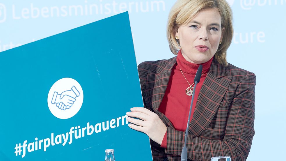 Bundeslandwirtschaftsministerin Julia Klöckner (CDU) kommt am Sonntag nach Victorbur. Foto: Riedl/dpa
