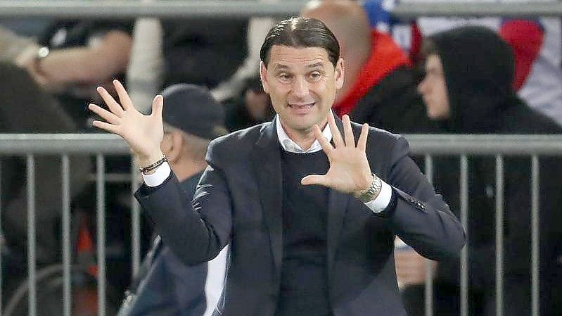 Leverkusens Trainer Gerardo Seoane will gegen Bayern bestehen. Foto: Friso Gentsch/dpa/Archivbild
