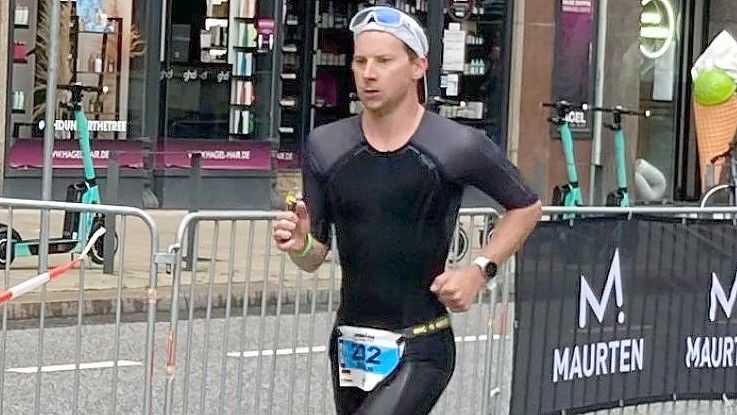 Den Ironman in Hamburg absolvierte der Emder Reinke Eiben knapp unter neun Stunden. Foto: Privat