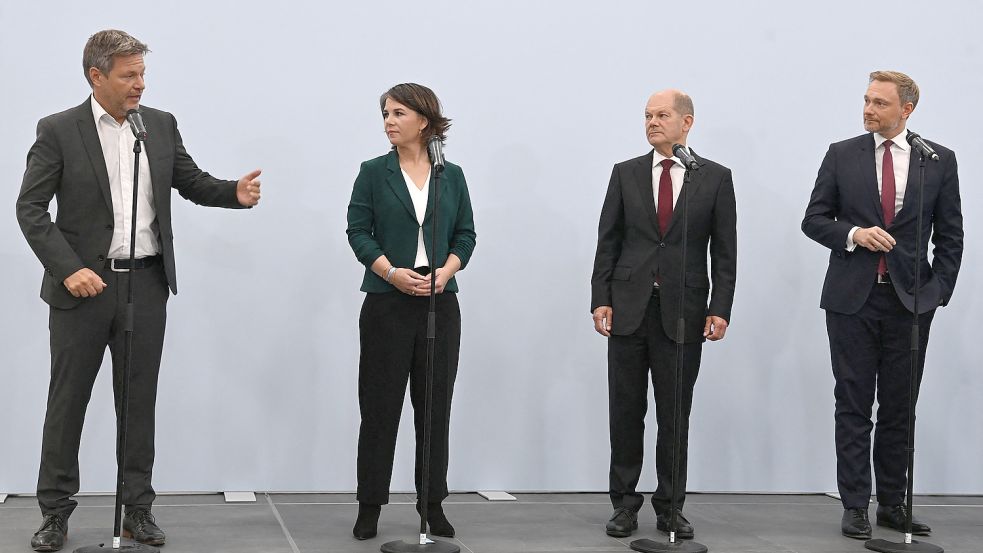 „Sehr vertrauensvolle Gespräche“, „geprägt von einem besonderen Stil“: Die Ampel-Koalitionäre fassen sich verbal öffentlich mit Samthandschuhen an. Foto: Foto: AFP/CHRISTOF STACHE